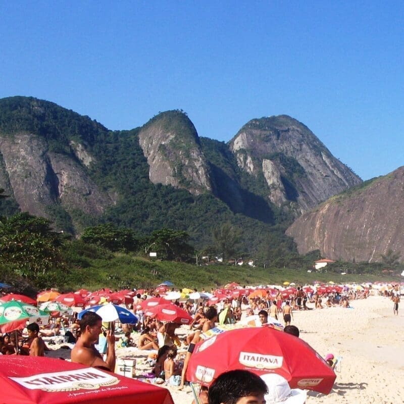 Itacoatiara Beach alongside Nature